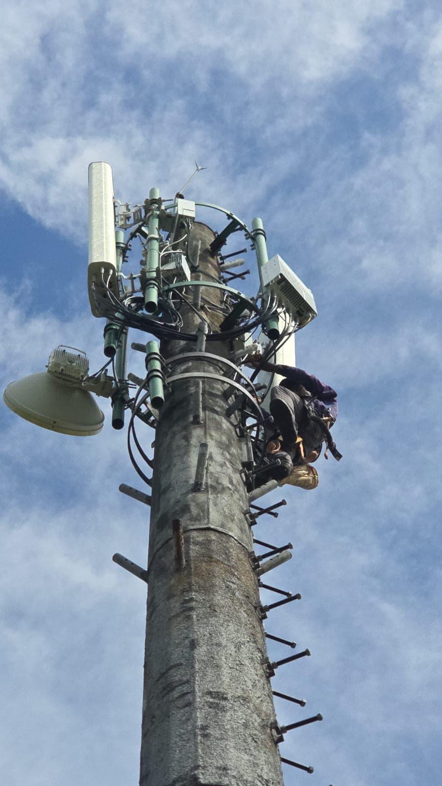 Rishthaa crew climbing a monopole tower for antenna works