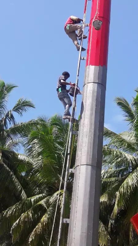 Rishthaa crew climbing a monopole tower